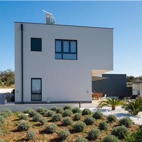 4 Bedroom Villa with Pool near Milna, Brac Island Sleeps 8 